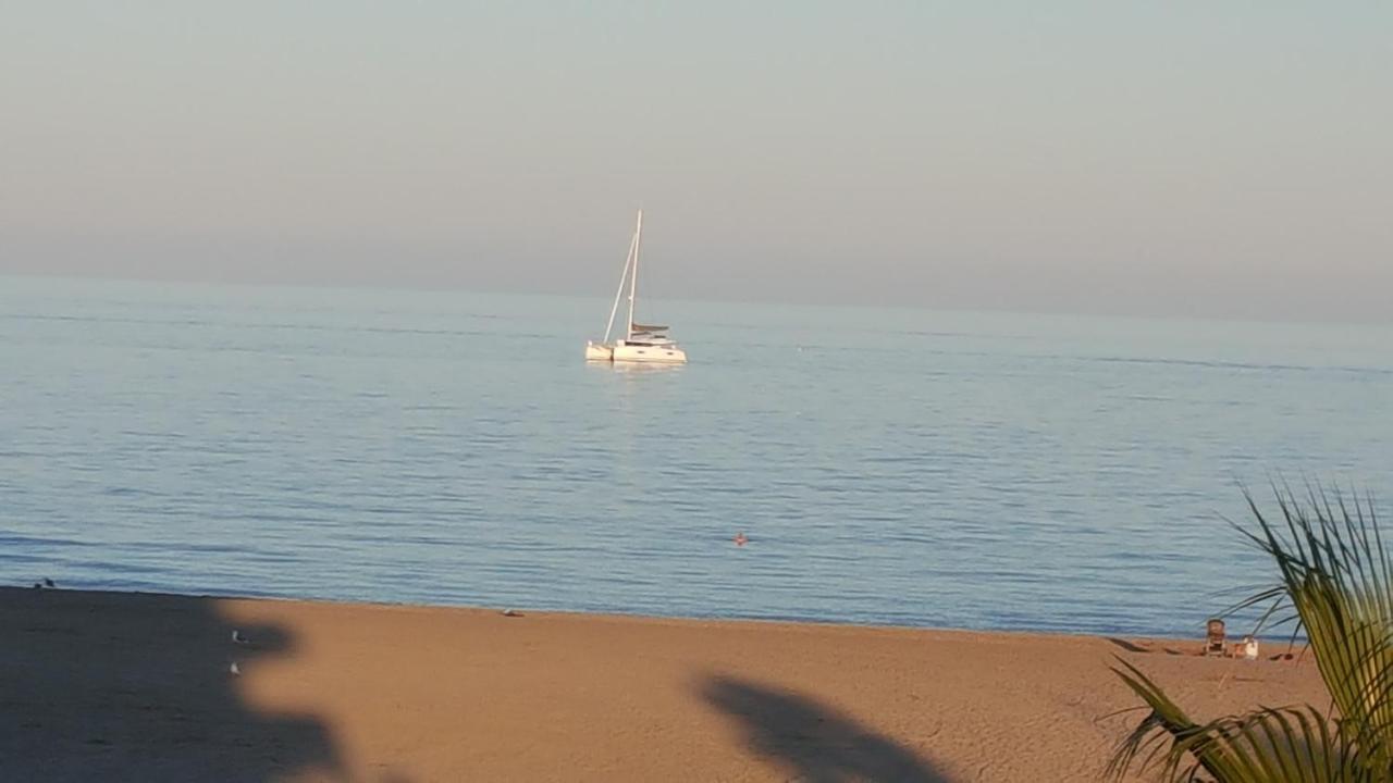 Beau T2 Au Calme Avec Parking Sublime Vue Sur Port Appartamento Canet-en-Roussillon Esterno foto